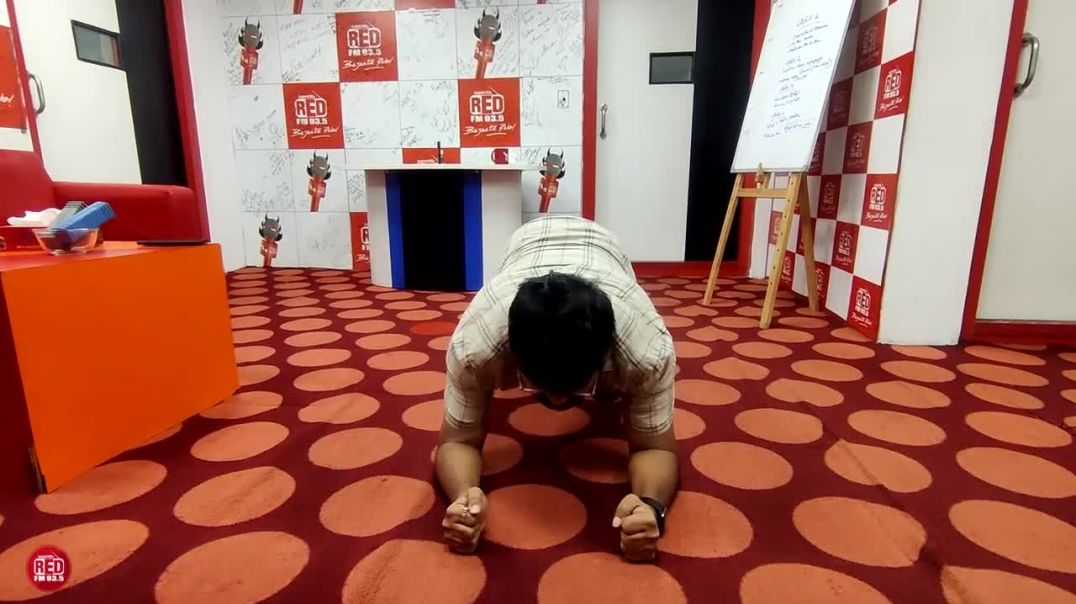 PLANK CHALLENGE  IN OFFICE !