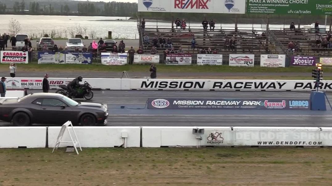 Cars vs Superbikes !