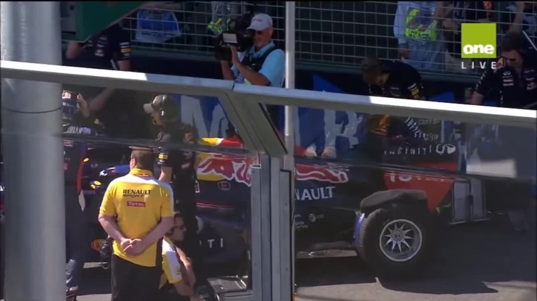 Red Bull F1 vs V8 Supercar vs C63 !