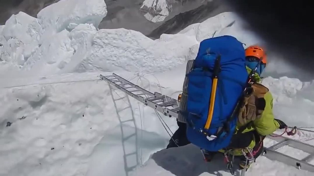 Emergency Rescue On Everest !