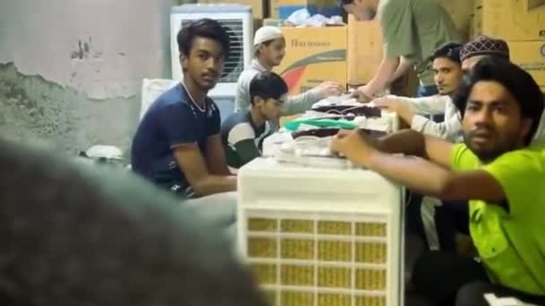 Hilarious Prankster Runs a Cooler Shop and Leaves Customers in Hysterics!