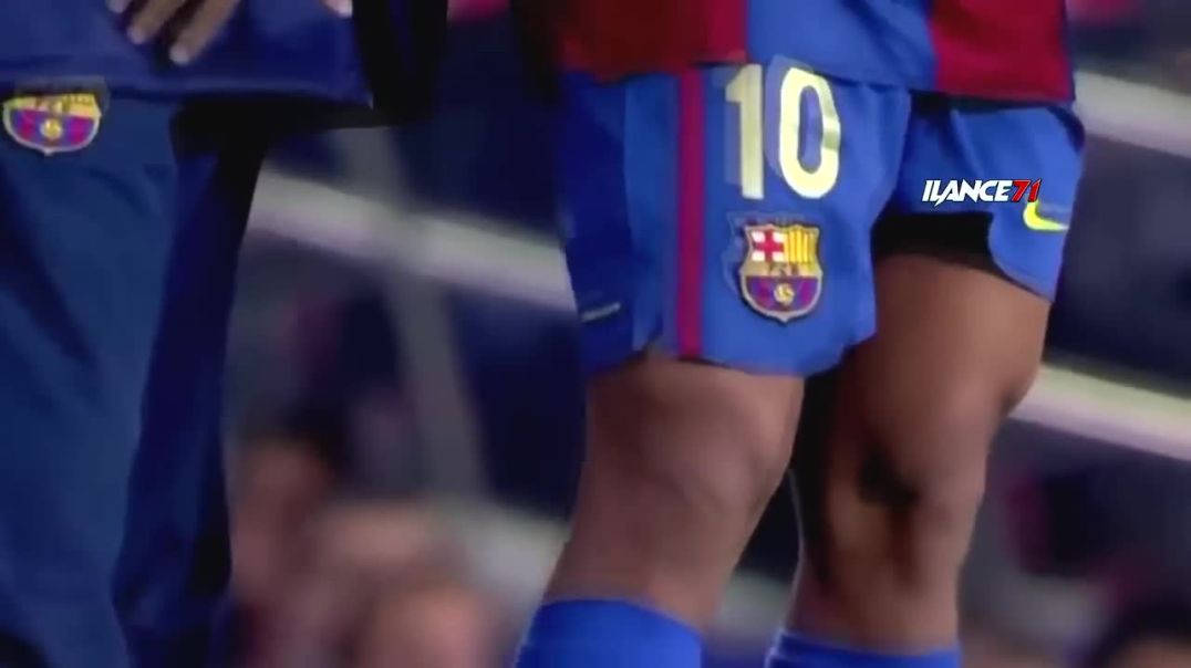 Mesmerizing Display of Football Genius: Witness Ronaldinho's Legendary Skills in Action!