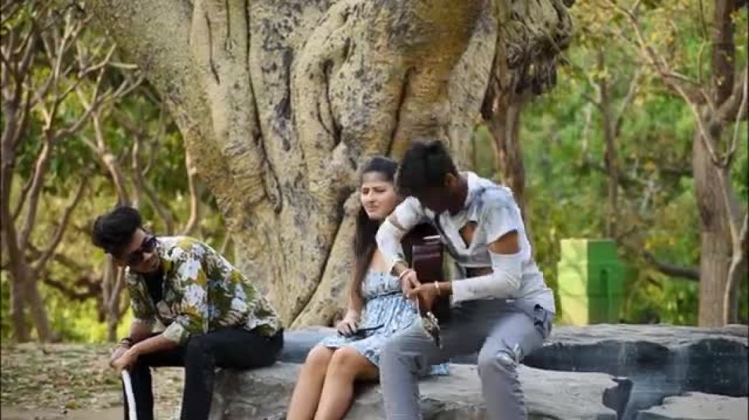 Hilarious Beggar Prank With Twist: Blind Man & Guitarist Entertain Kind-Hearted Girl in Park !