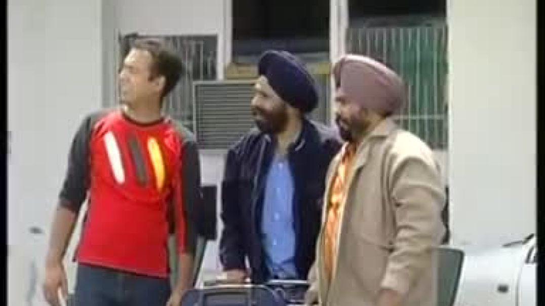 Hilarious Punjabi Comedy at Amritsar Airport: Ghug's Side-Splitting Antics !