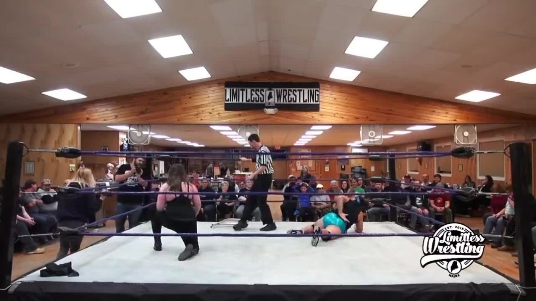 Davienne vs. Big Daddy Beluga: Intergender Wrestling Clash !