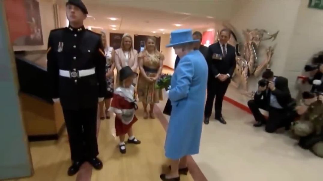 When Karen Met the Royal Guard: A Hilarious and Unforgettable Encounter !