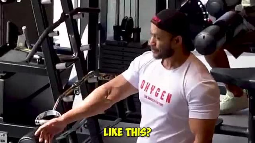 Unexpected Gym Prank: Elite Powerlifter's Surprising Disguise !