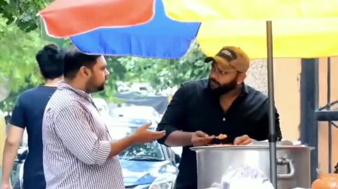 Hilarious Food Snatching Prank: Khana Chori Prank Delights Viewers !